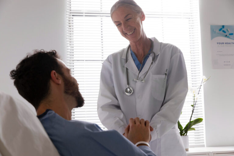 Litotritore extracorporeo: tecnologia a onde d’urto contro i calcoli urinari - Credits: Magnific.com